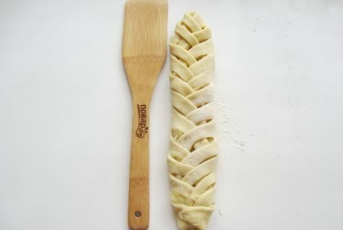 Яблочная косичка.  Ингредиенты: 04