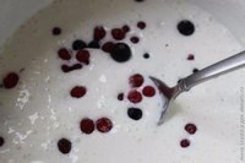 Творожное суфле с красной и черной смородиной. 07