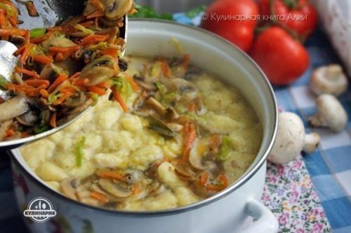 Гречневый суп с грибами и картофельными клёцками. 08