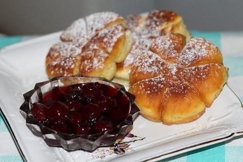 Пышки на кефире - самые любимые в нашей семье! Пышки на кефире - самые любимые в нашей семье!