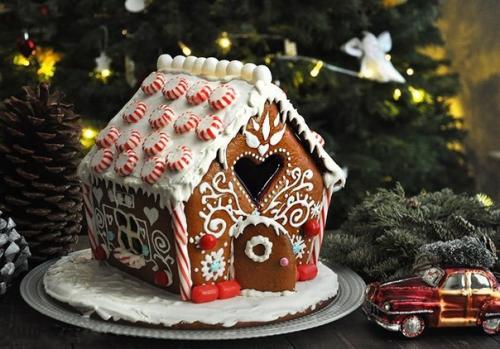 Пряничный домик для новогоднего стола?
