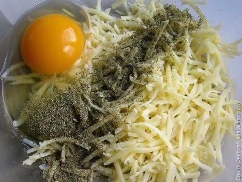 Запеканка из тертого картофеля с сыром и чесноком. 03