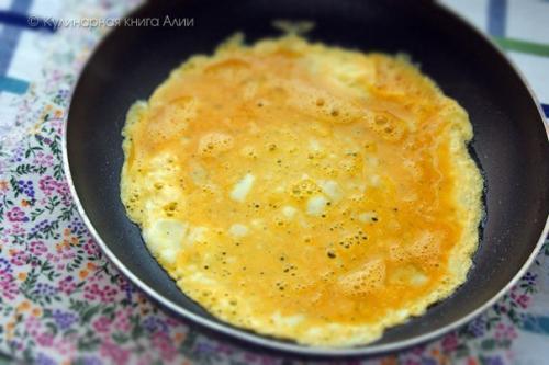 Салат с курицей и яичными блинчиками. 03