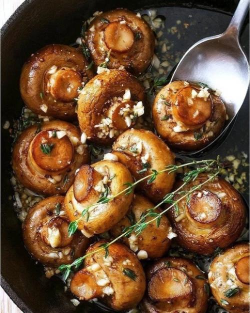 Грибочки в масляно - чесночном соусе. 03