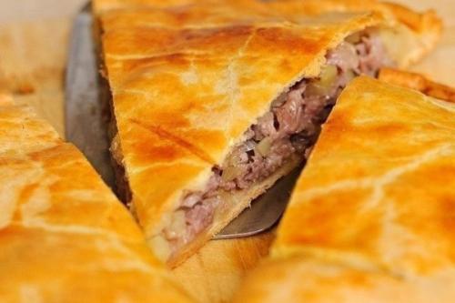 Нежный пирог с мясом.