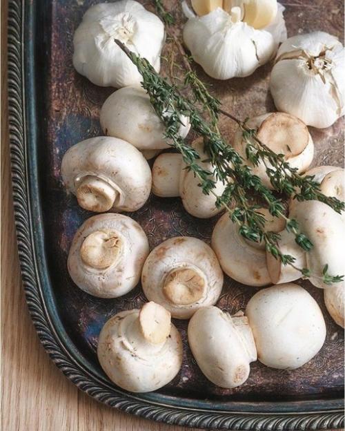 Грибочки в масляно - чесночном соусе. 01