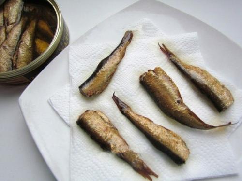 Фаршированные яйца со шпротами и красной икрой. 06