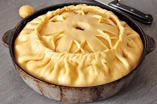 Татарские пироги с мясом и картошкой. Зур бэлеш - татарский пирог с картофелем и мясом.