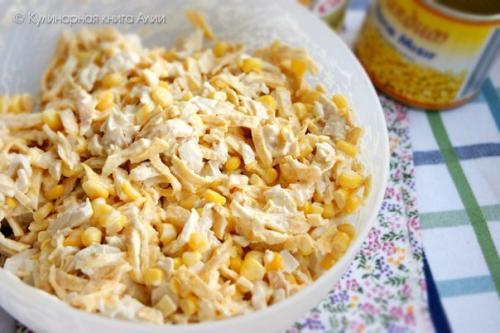 Салат с курицей и яичными блинчиками. 07