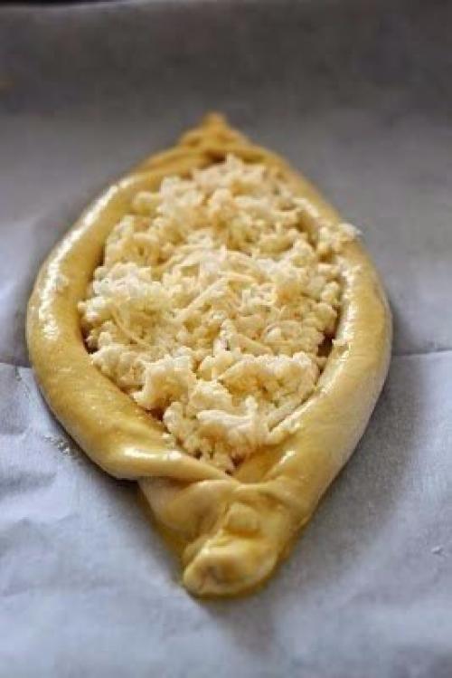 Хачапури по-аджарски.  Ингредиенты: 06