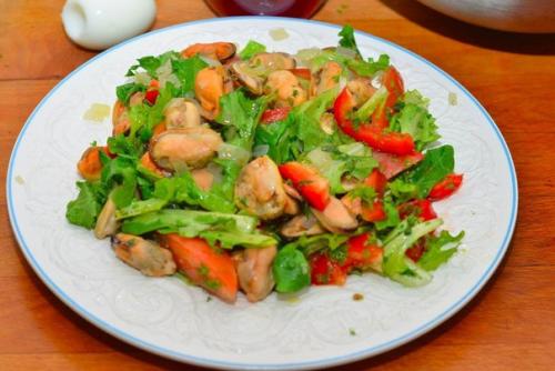 Салат с мидиями. 09