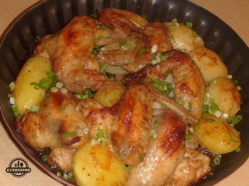 Крылышки с картошкой.

