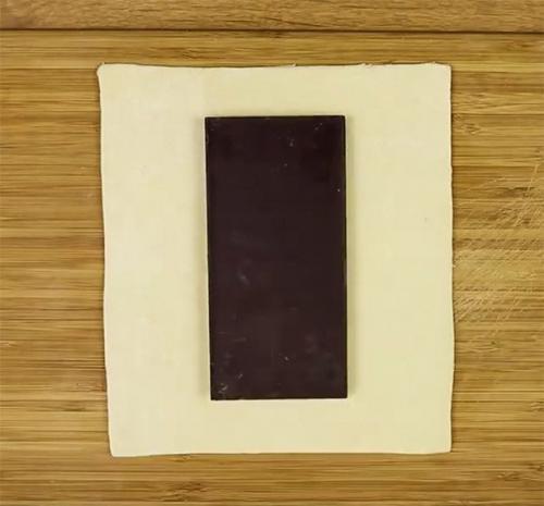 Моментальный пирог с шоколадом, который сделает даже ребенок. 01