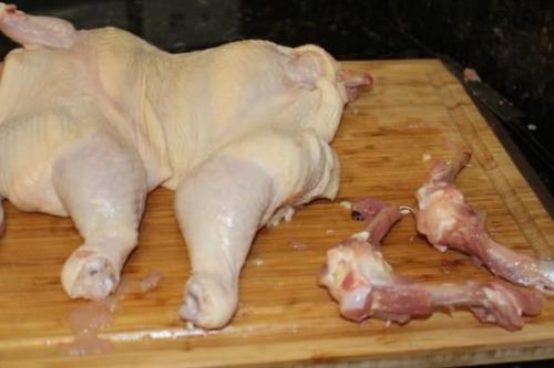 Праздничная фаршированная курица без костей. 01