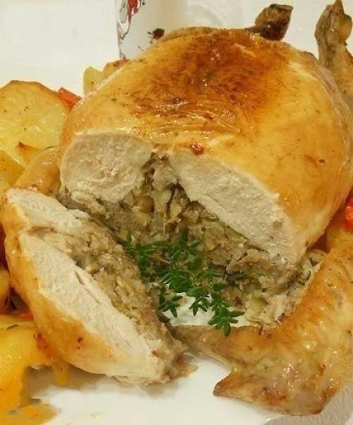 Праздничная фаршированная курица без костей.
