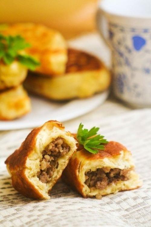 Жареные пирожки с мясом. Жареные пирожки с мясом.