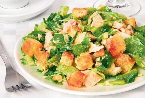 Салат из пекинской капусты с курицей.