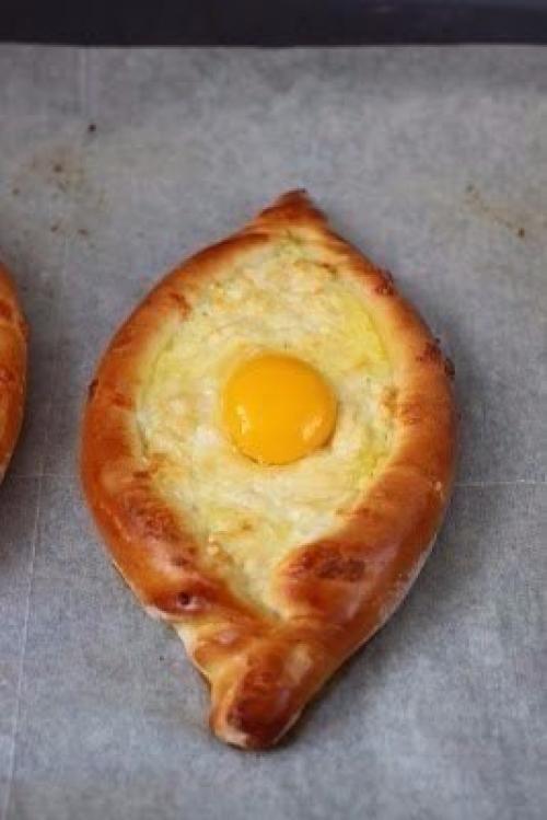 Хачапури по-аджарски.  Ингредиенты: 07