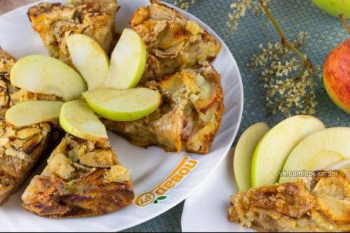 Яблочный пирог (мало теста, много яблок).