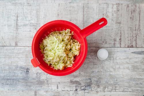 Кабачково - сырные оладушки. 01