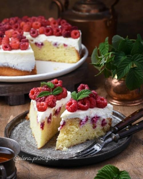 Пирог с малиной и сметанным кремом. Пирог с малиной и сметанным кремом.