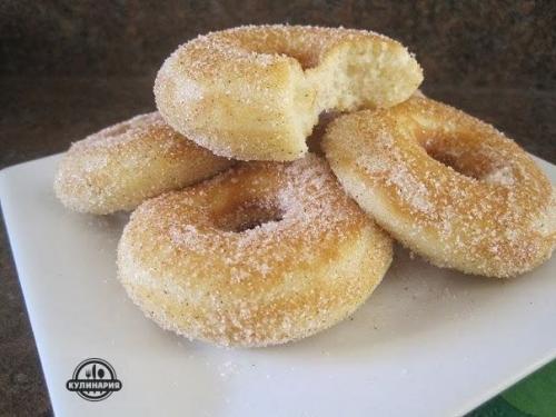 Пончики с сахаром и корицей.

