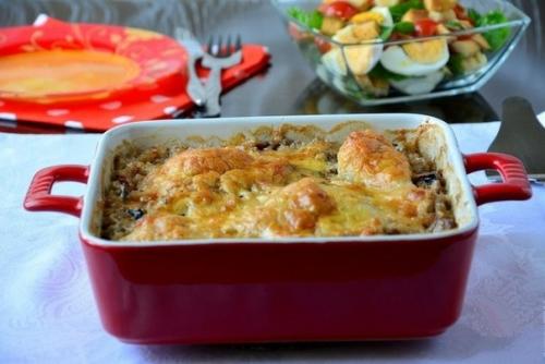 Гречка с курицей, запеченная в сливках.