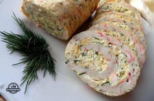 Рулетик из крабовых палочек.