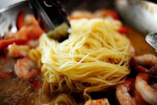 Паста с белым вином и креветками. 08