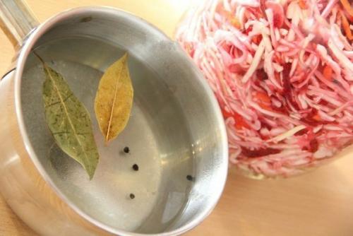 Рецепт приготовления маринованной капусты со свеклой. 03