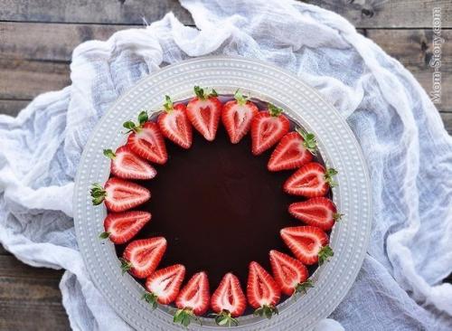 Армянский торт Микадо. Торт с тоненькими сметанными коржами и невероятно вкусным кремом с вареной сгущенкой и шоколадным заварным кремом.