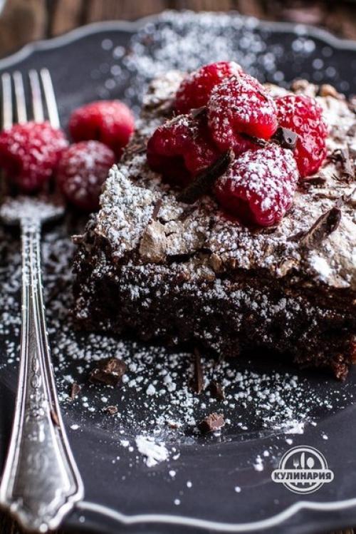 Шоколадный брауни с малиной. 05