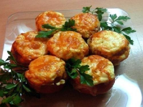 Помидоры, фаршированные курицей.