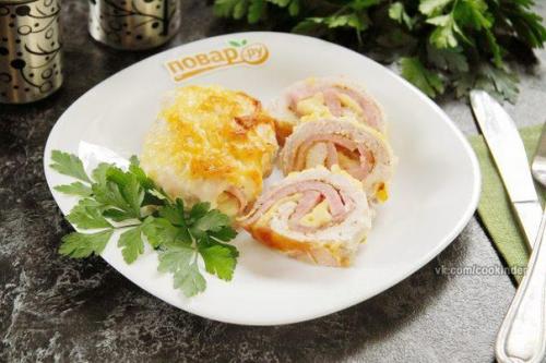 Куриные роллы с ветчиной и сыром.