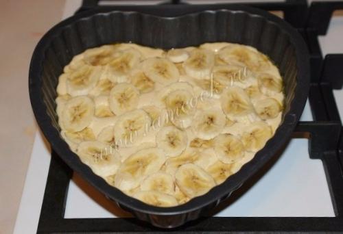 Шарлотка с бананами. 04