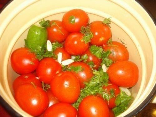 Быстрое ассорти - помидоры с огурцами. 06