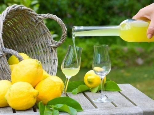 Лимонный ликер - Limoncello.


