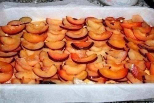 Пирог сливово - персиковый. 05