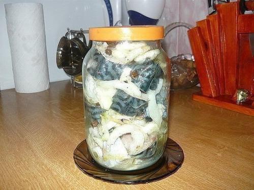 Мы маринуем скумбрию.