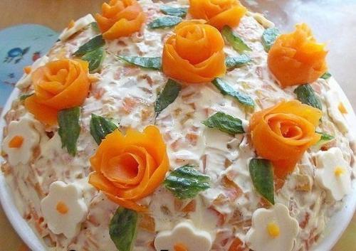 Салат королевский.  Этот салат очень сытный и вкусный.