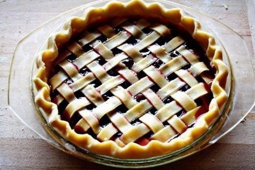 Вишневый пирог.   Пироги с этой огненно - красной ягодой обязательно придутся по вкусу и деткам, и взрослым. 09