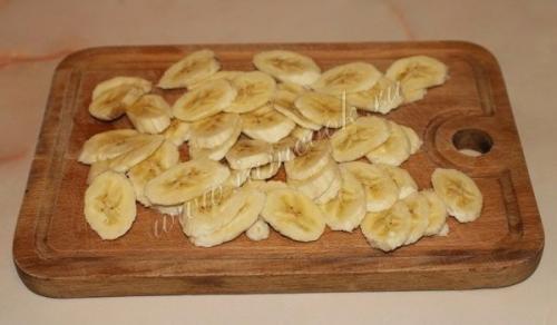 Шарлотка с бананами. 03