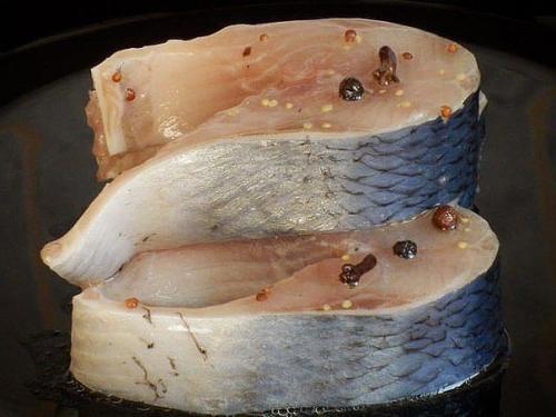 Слабосолёная сельдь с горчицей. 

