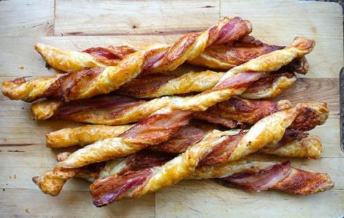 Сырные палочки с беконом.