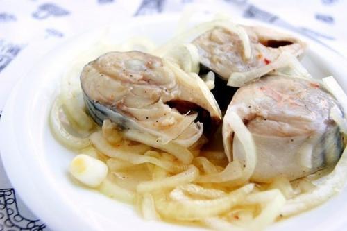 Скумбрия, маринованная по-домашнему.