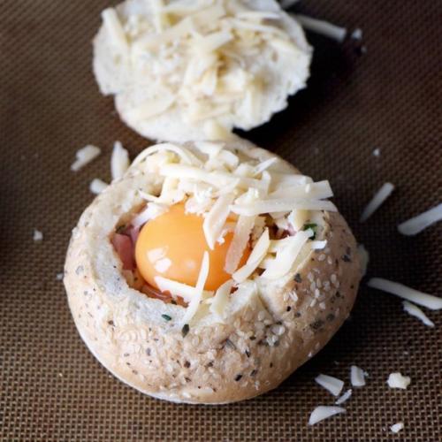 Завтрак в БУЛОЧКЕ?   Ингредиенты: 04