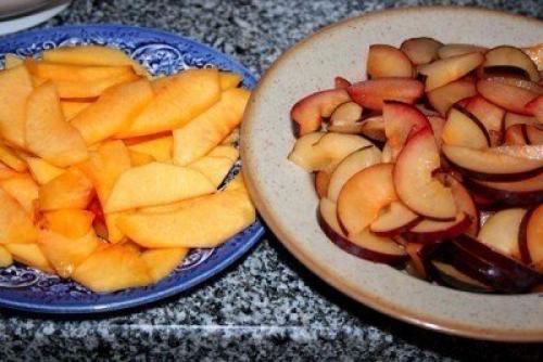 Пирог сливово - персиковый. 01