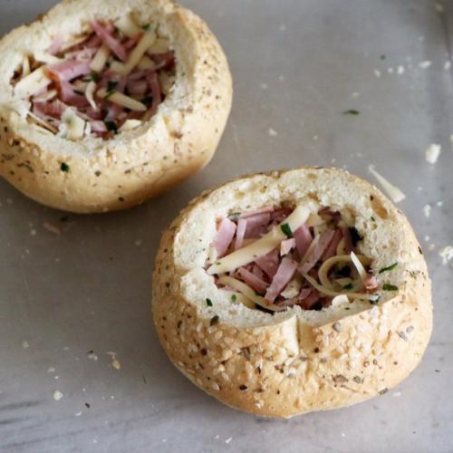 Завтрак в БУЛОЧКЕ?   Ингредиенты: 03