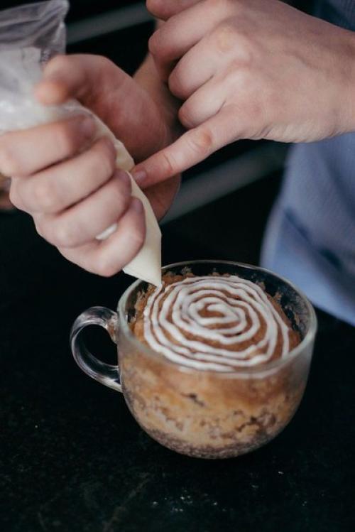 Ароматный десерт с корицей, который готовится очень просто прямо в кружке! 04