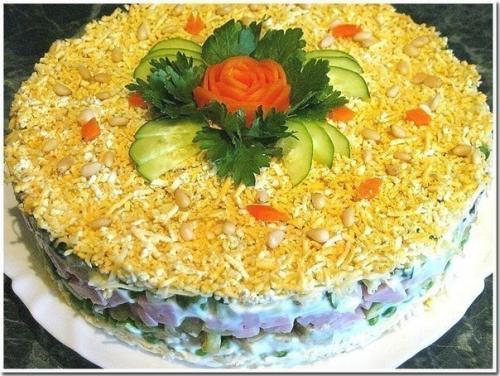 Слоёный Салат с Авокадо и Ветчиной.